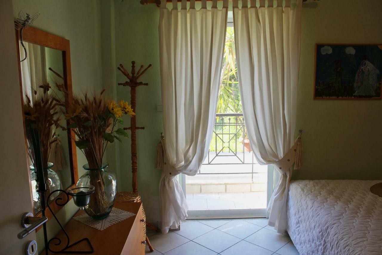 Fokais Beach Apartment Néa Fókaia Bagian luar foto