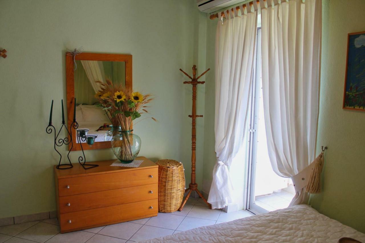 Fokais Beach Apartment Néa Fókaia Bagian luar foto