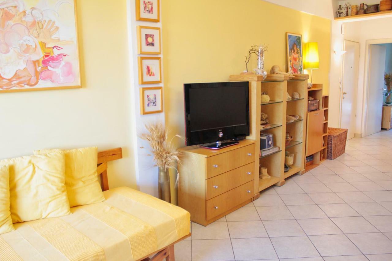 Fokais Beach Apartment Néa Fókaia Bagian luar foto