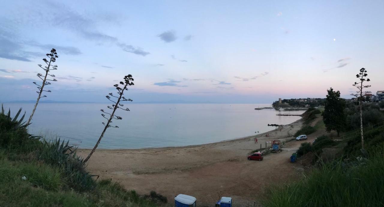 Fokais Beach Apartment Néa Fókaia Bagian luar foto